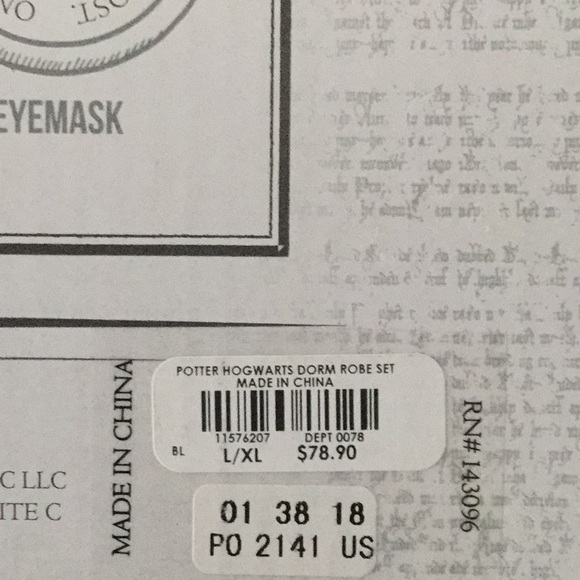 Hogwarts Spa Robe Set NIB🧙🏻‍♀️🧙🏻‍♂️ - Picture 6 of 7